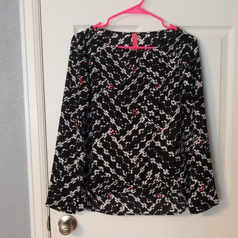 Switch Fix Black and White Looking Sleeve Blouse